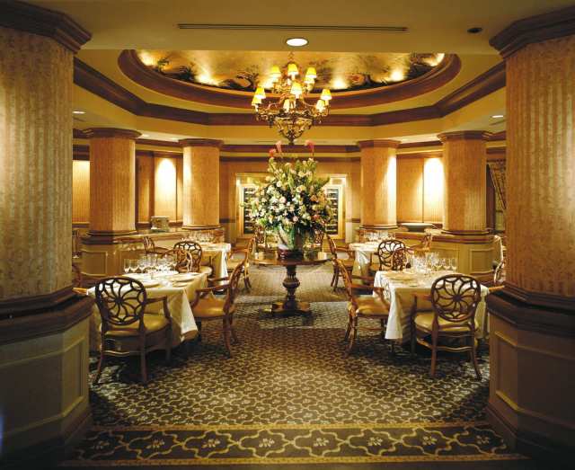 victoria-and-alberts-disney-world-749698